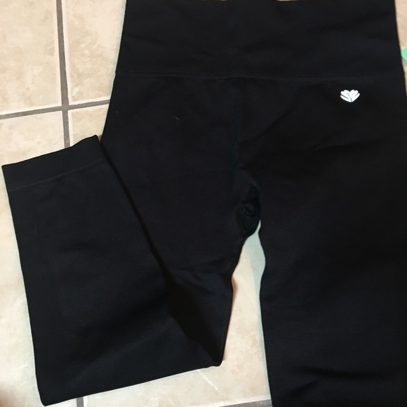 NWT forever 21 cropped tights size Small - Picture 3 of 3